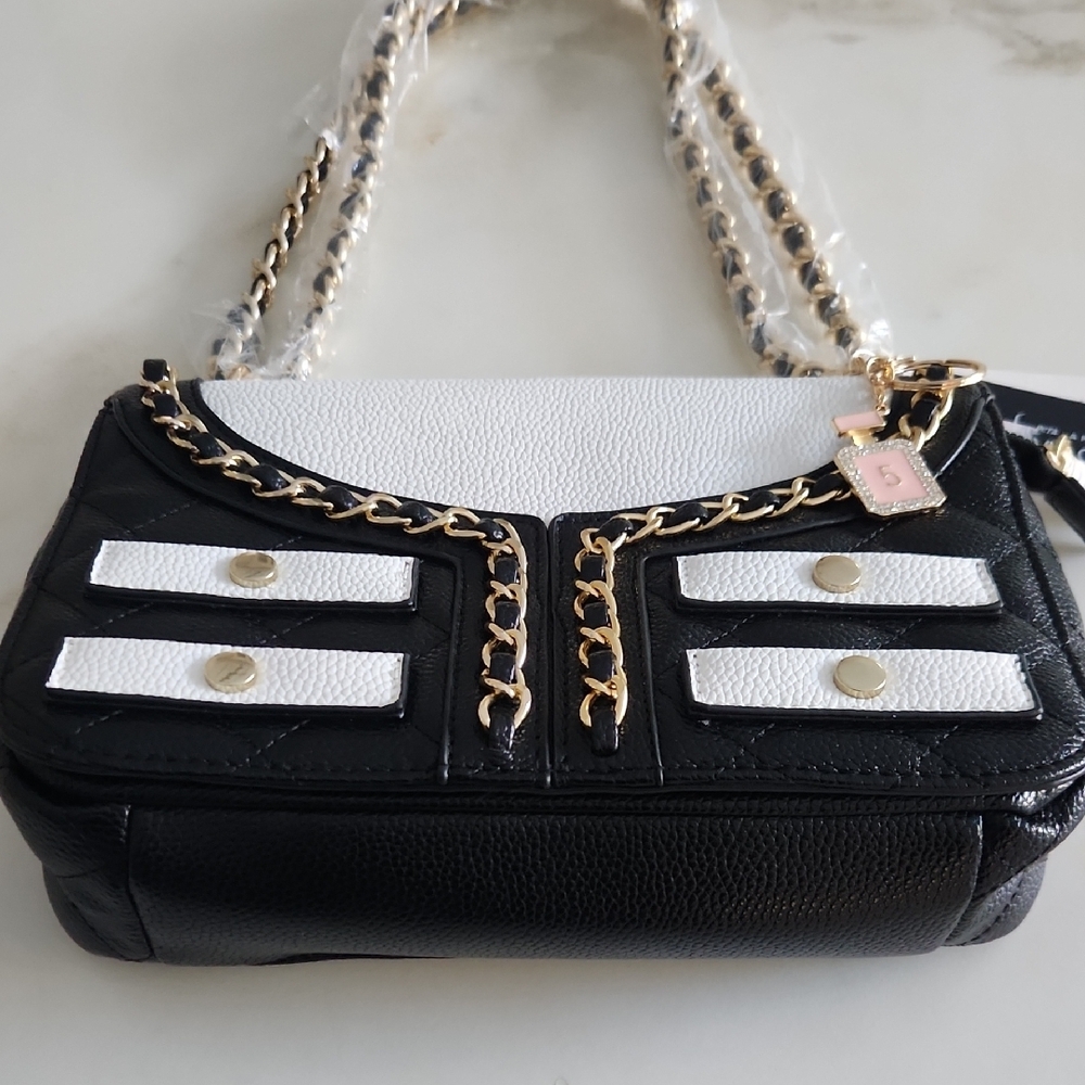 Elegant Black and White Vegan Leather Bag - Picture 3 of 10